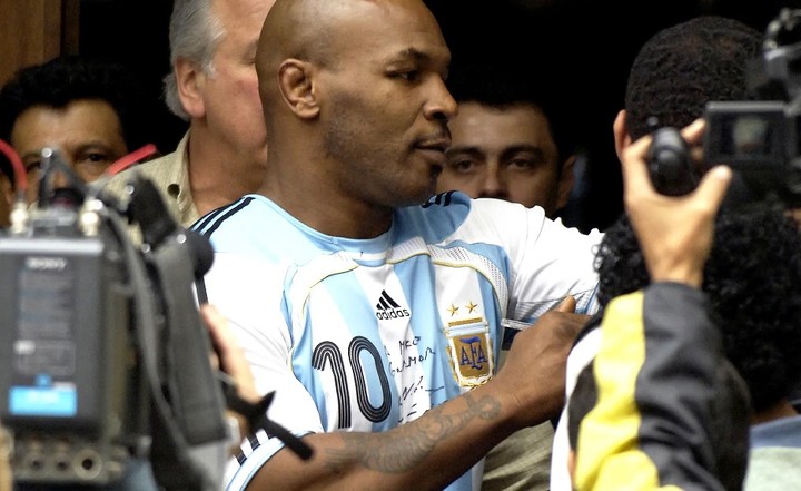 Tyson provokoval na brazílskom súde v drese Maradonu